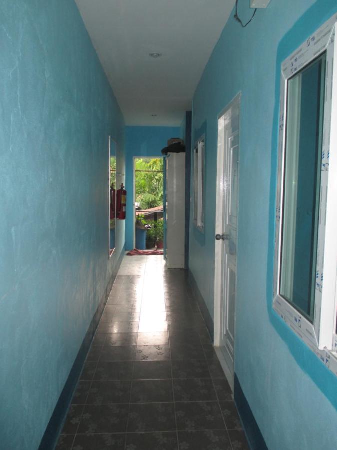 Rehab Hostel Фи Фи Айлънд Екстериор снимка