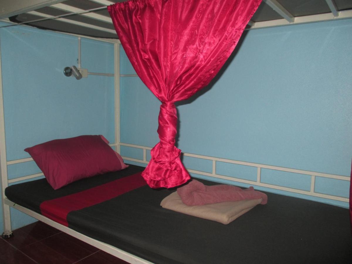 Rehab Hostel Фи Фи Айлънд Екстериор снимка